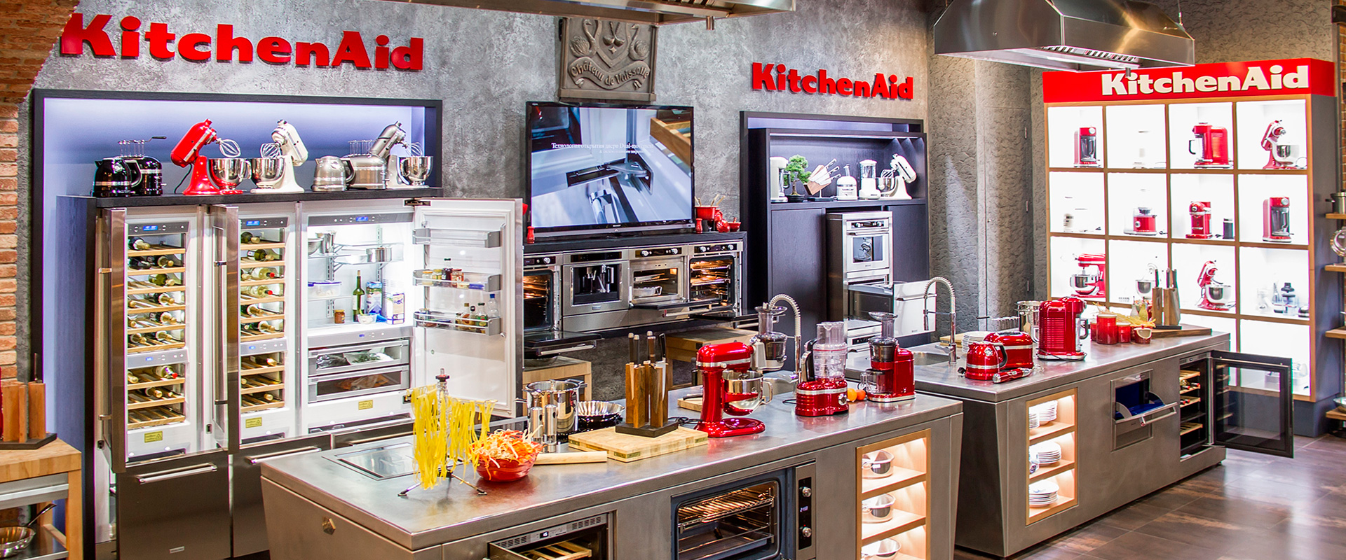 Китчен сервис. Kitchenaid Store. Техника kitchenaid. Китчен эйд ГУМ. Фирма бытовой техники Китчен.